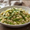 Risotto aux asperges vertes : recette facile et crémeuse prête en 30 minutes